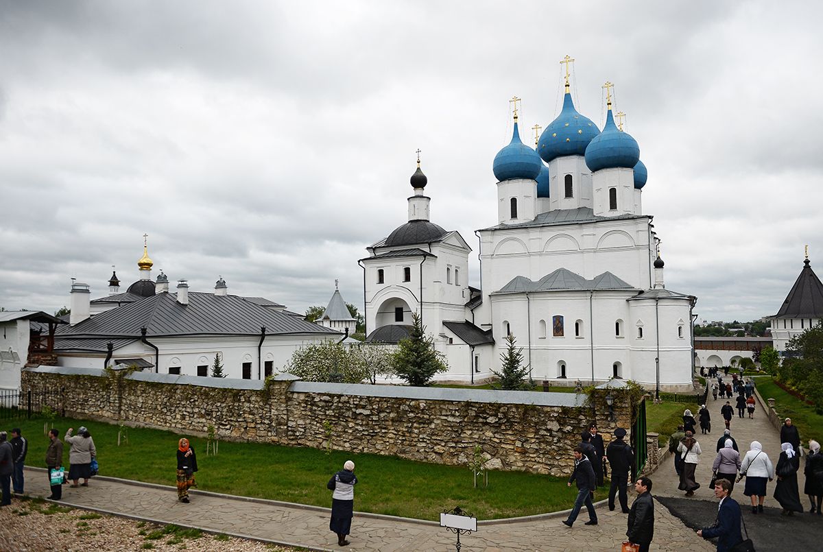 Сайт мужского монастыря. Серпухов монастырь Неупиваемая чаша. Серпухов Неупиваемая чаша Высоцкий монастырь. Высоцкий ставропигиальный мужской монастырь. Храмы Высоцкого монастыря в Серпухове.